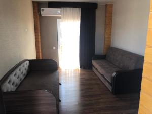 Family Room with Private Bathroom room in 101 Tur