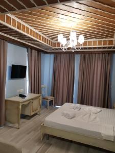 Deluxe Triple Room with Sea View room in Hotel Sarajet e Pashait 2