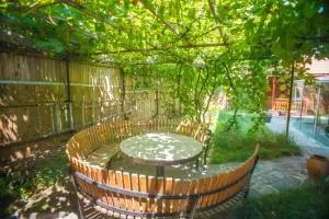 阿尔米酒店 - Minadze