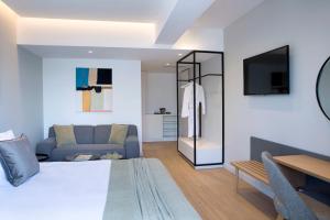 The Alex Monte Kastella, Santikos Collection