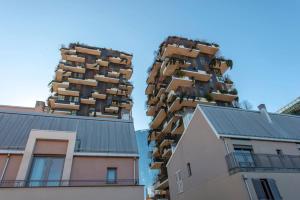 JOIVY 1BR Apt in Isola with Stunning View to Bosco Verticale