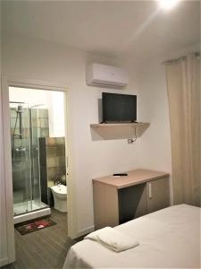 Quadruple Room with Private Bathroom