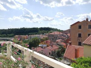 Apartment Branko with terrace, Old Town Labin