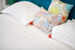 Gota Place between lake and sea