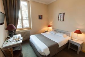 Hotels Le Corbeau : photos des chambres