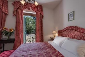 Double Room with Garden View room in Villa Godenano Country House