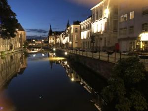 studio medieval city center at river de Leie