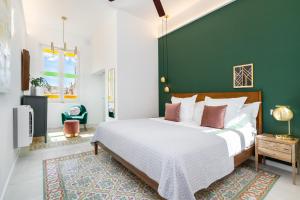 Amazing Art Deco Villa 150m to sea with Daily Housekeeping