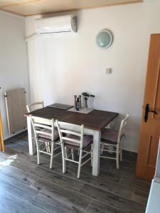Apartma, Prekmurska vas, Trobentica 32