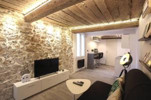 Appartements GregBnb-com - T2 Ancien et moderne - PARKING INCLUS - 15min Gare : photos des chambres