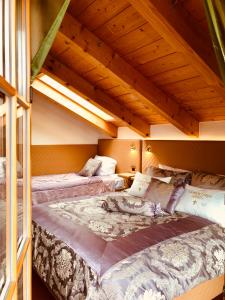 Golden GaPa Penthouse 1