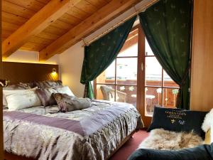 Golden GaPa Penthouse 1