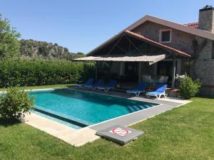 Villa Alcedo - Atthis