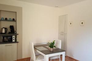 Appartement, classé 3 étoiles tout confort, piscine en saison, au calme pour un couple