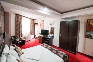 Double Room with Balcony room in Hotel Razvan