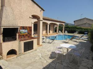 Villas VILLA SPACIEUSE, CLIMATISATION, PISCINE, JARDIN PAYSAGE, PROCHE MER : photos des chambres