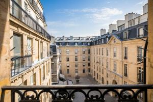 Hotels Grand Hotel Du Palais Royal : 2 Chambres Doubles Communicantes