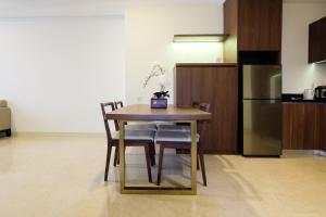 Best Choice Modern 2BR LAvenue Apartment By Travelio