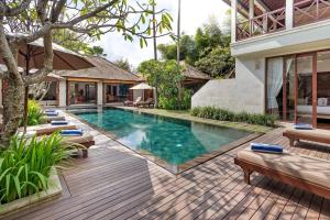 Villa Rubina - Luxury Pool Villa in Batu Belig Next to the Beach!