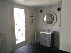 Gîte avec jacuzzi privatif à proximité de locéan