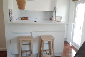 Modern Cosy Flat with Terrace in Campo de Ourique.