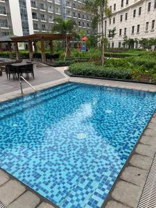 Eighty One Newport Boulevard