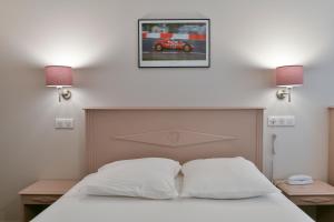 Hotels Hotel Le Roncevaux : photos des chambres