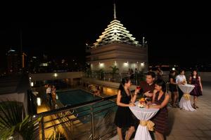 Herald Suites Solana