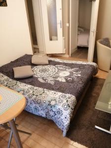 Appartements appartement type f2 proche PARIS 25 KM : Appartement - Vue sur Jardin