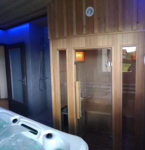 Chalets les charmes du lac Sauna et Spa : photos des chambres