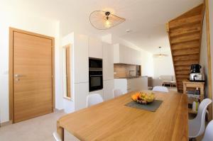 La Villa Lombardi en Champagne, avec piscine privée et jacuzzi