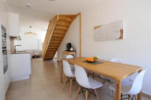 Maisons de vacances La Villa Lombardi en Champagne, avec piscine privee et jacuzzi : photos des chambres