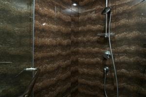 Fabulous 2BR Apartment Lucky Tower Residence By Travelio