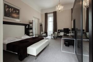 Old Town Square Residence by Emblem