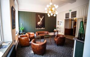 Hotels Logis Les Hauts de Montreuil / Le Patio : photos des chambres