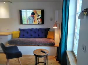 1 appartement 2 chambres plus salon ,3 appartements rénovés , NETFLIX, lits faits à votre arrivée, serviettes de toilette, Ménage, Wifi, en hyper centre ,Plage à 190m, BOX à Vélos, paiement 3 fois sans frais, prix tout compris