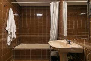 Gran Via 3 by Forever Rentals