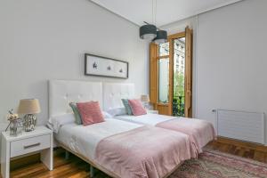 Gran Via 3 by Forever Rentals