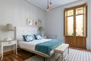 Gran Via 3 by Forever Rentals