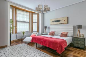 Gran Via 3 by Forever Rentals