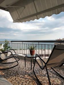 Unique flat of refined luxury and splendid views.