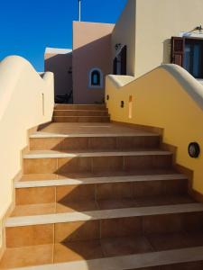 Sunshine house for 9, cozy set up,verandas, sea view. Santorini Greece