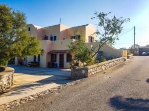 Sunshine house for 9, cozy set up,verandas, sea view. Santorini Greece