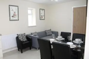 Van Apartments - Rudry