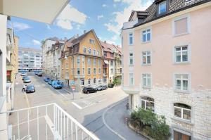 City Studio - Crown 25