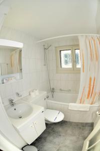 Executive Studio - Crown 28