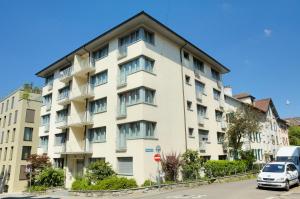 Executive Studio - Crown 28