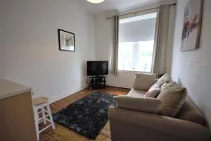 Bright and Cosy West End Apartment - Knightswood