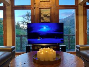 5 csillagos panzi&oacute; Stirling Luxury Chalet Saas-Fee Sv&aacute;jc