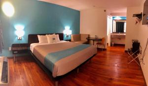 King Room - Disability Access - Non-Smoking room in Motel 6-Nashville TN - Airport